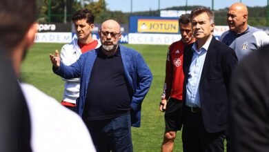 Beşiktaş eski başkan adayı ve teknik direktörü Hürser Tekinoktay Beşiktaş yöneticisi Mete Vardar'ı futbolculara karşı tavrı nedeniyle eleştirdi.